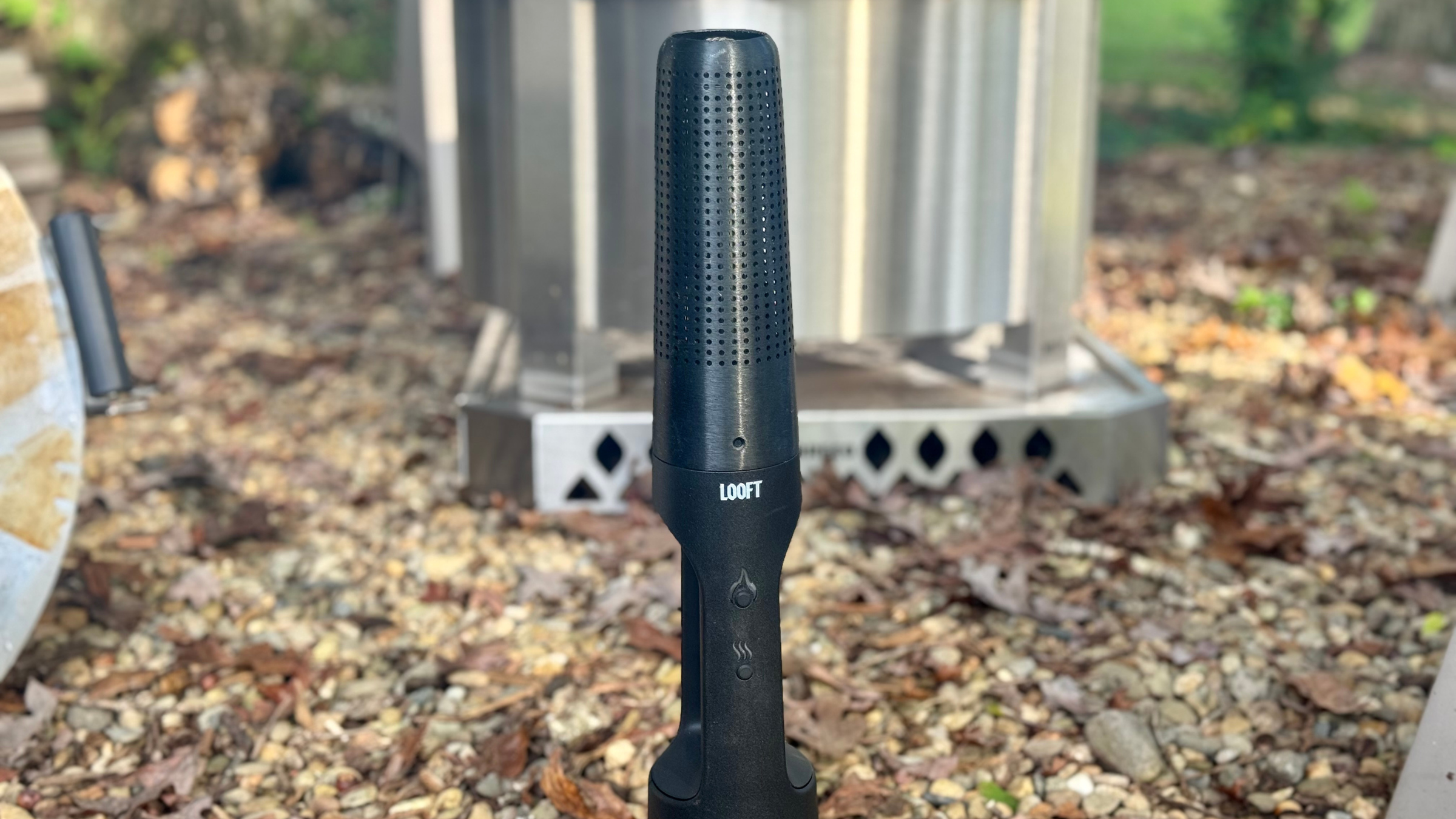 battery-operated Looft Lighter X blowtorch sitting in front of smokeless fire pit